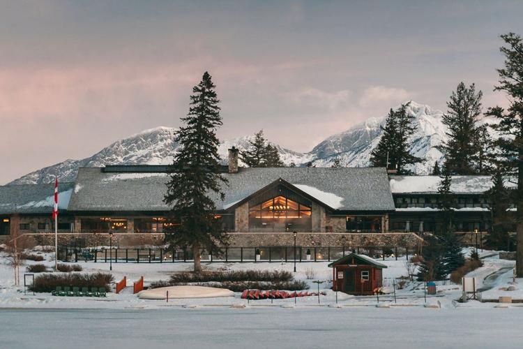 'My jaw dropped': Hotelier who saved iconic lodge from Jasper wildfire receives award