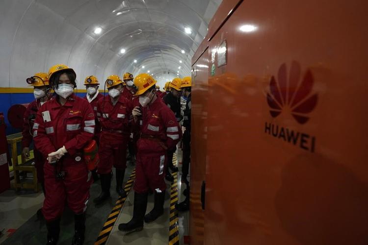 Huawei 1Q revenue edges up, profit margin narrows