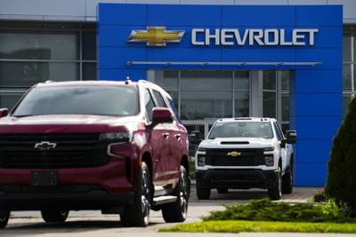 Statistics Canada says retail sales fell 0.4 per cent to $69.3B in February