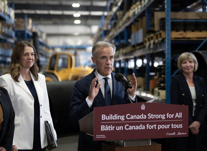 Alberta pitches new pipeline to B.C. coast, Trans Mountain, Pembina sign on