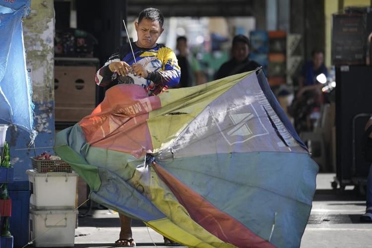 Philippine students are told to stay home as Southeast Asia copes with a sweltering heat wave