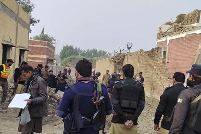 Suicide bomber attacks police station in northwest Pakistan, killing 23 officers and wounding 32