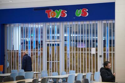 Toys "R" Us Canada closing more stores, will ask permission to sell business: docs