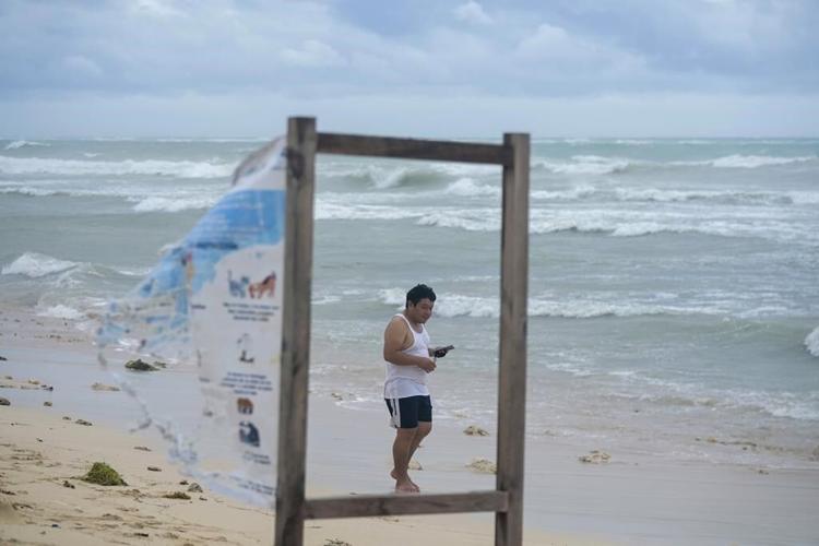 After hitting Yucatan Peninsula, Beryl churns in Gulf of Mexico as Texas braces for potential hit