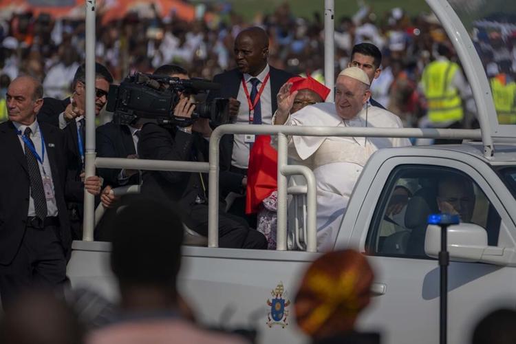 Before a crowd of 1 million, Pope urges Congolese to forgive
