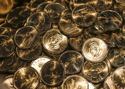 Loonie caught between slow domestic economy and stronger U.S. dollar