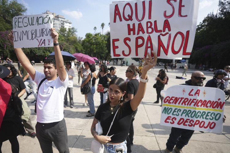 Protests against surging mass tourism in Mexico City end in vandalism, harassment of tourists