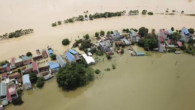 Study finds more people are moving into high flood zones, increasing risk of water disasters