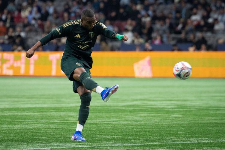 Two late goals lift Whitecaps to 3-2 come-from-behind victory over Timbers