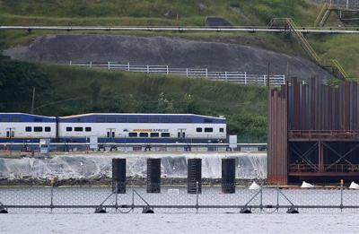 Fears for B.C. grain harvest, commuter train still suspended, amid rail disruption