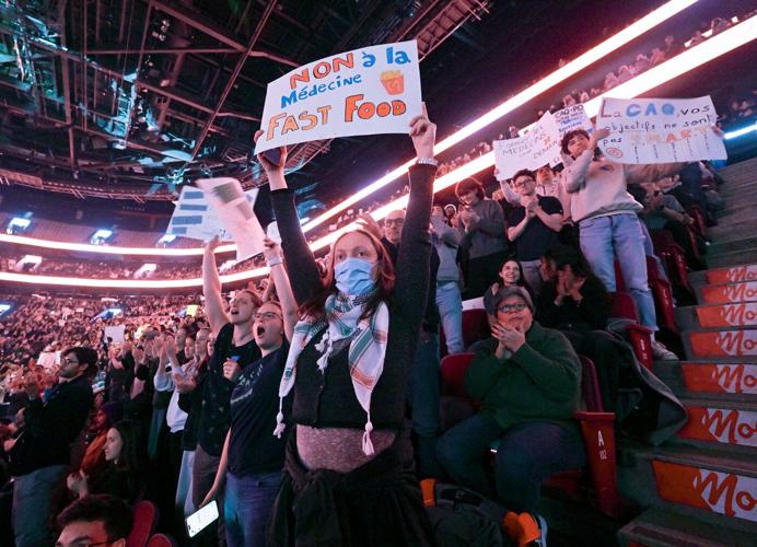 Doctors gather to protest physician payment bill at Bell Centre