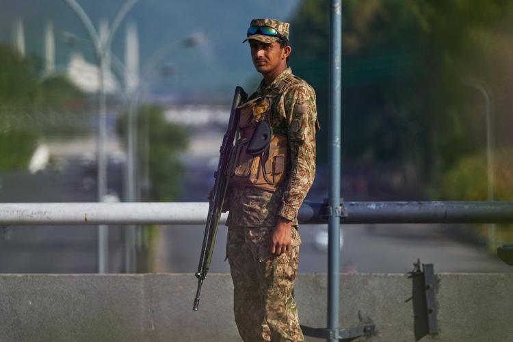 Iran's foreign minister leaves without meeting US envoys, Pakistani officials say