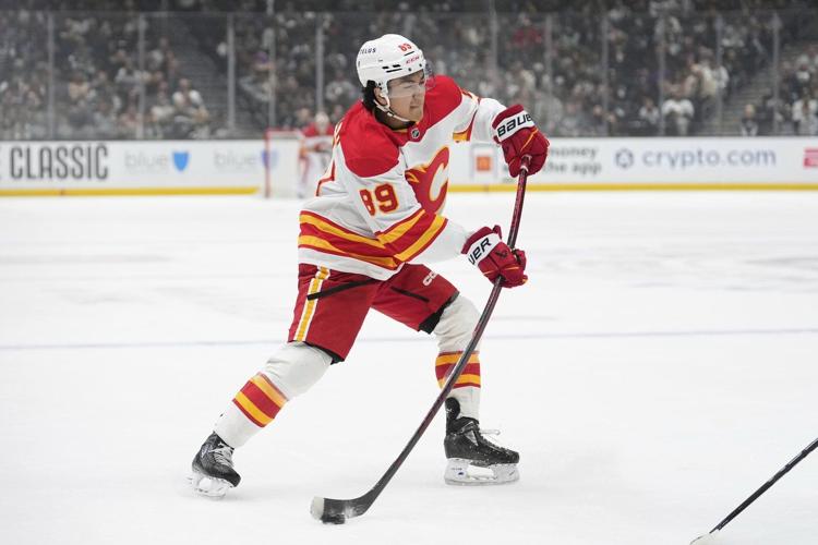 Calgary Flames blend youth into home-opener with Parekh, Honzek season debuts