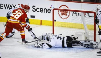 Calgary Flames narrowly defeat LA Kings 6-5