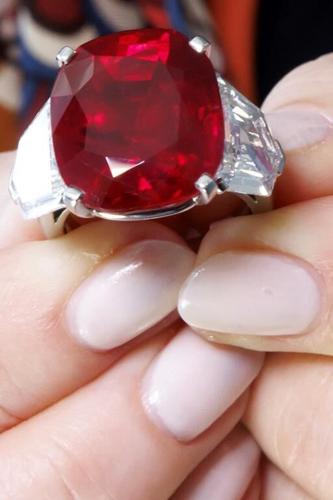 Christie's sale of Austrian heiress' jewels stirs criticism