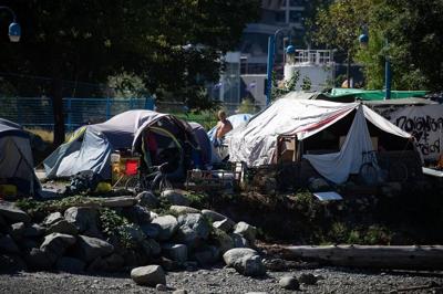 Vancouver begins process of closing homeless encampment at Crab Park