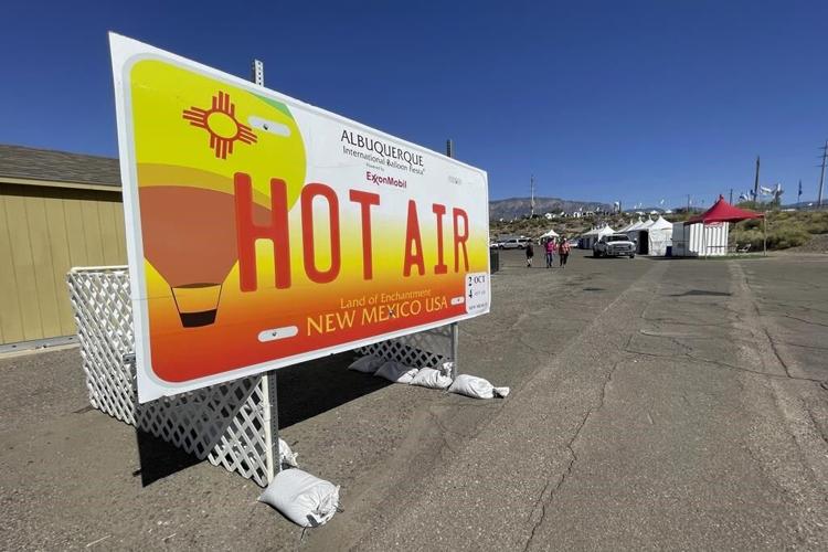 International fiesta fills New Mexico's sky with colorful hot air balloons