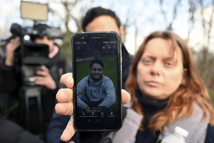 Greek crash: Funerals begin after harrowing ID process