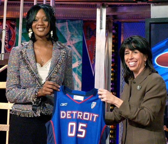 2-time WNBA champion Kara Braxton dies at 43 after being in a car crash