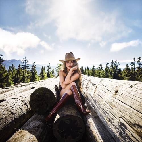 Shania Twain once dreamt of leaving northern Ontario. Now she's singing its praises