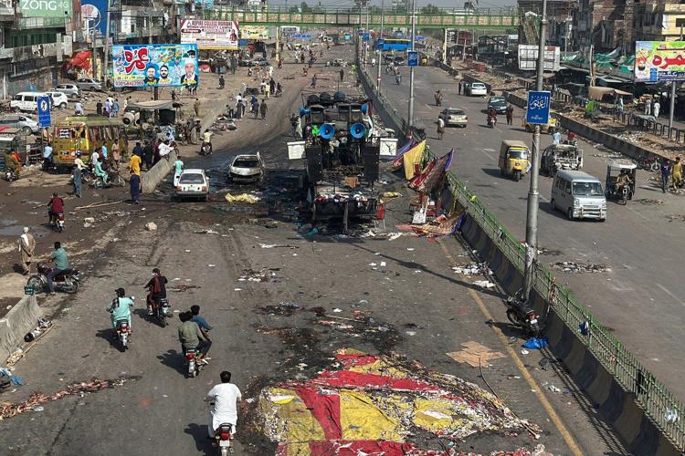 Pakistan police officer killed as authorities attempt to stop pro-Palestinian march