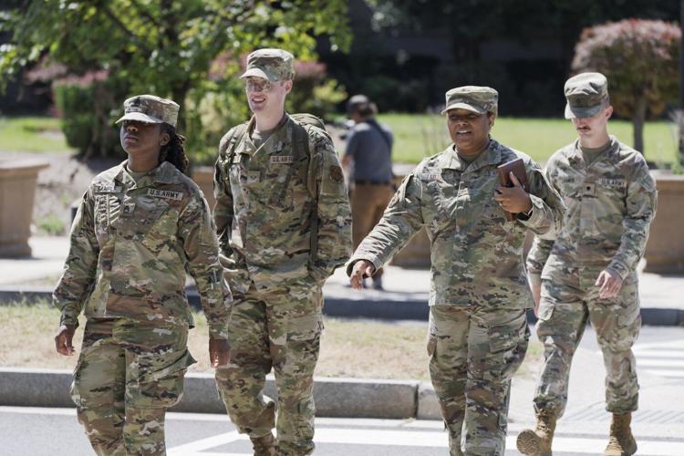 Trump's takeover of Washington law enforcement begins as 好色tv Guard troops arrive