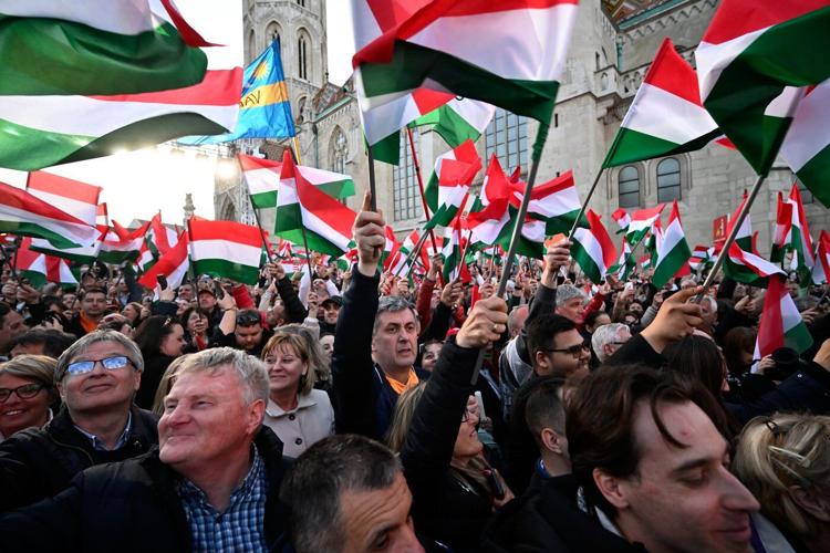 Polls open in Hungary in a key election that could unseat populist Prime Minister Orbán