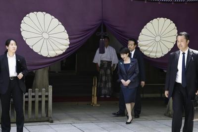 Japan PM sends offerings to controversial Tokyo shrine