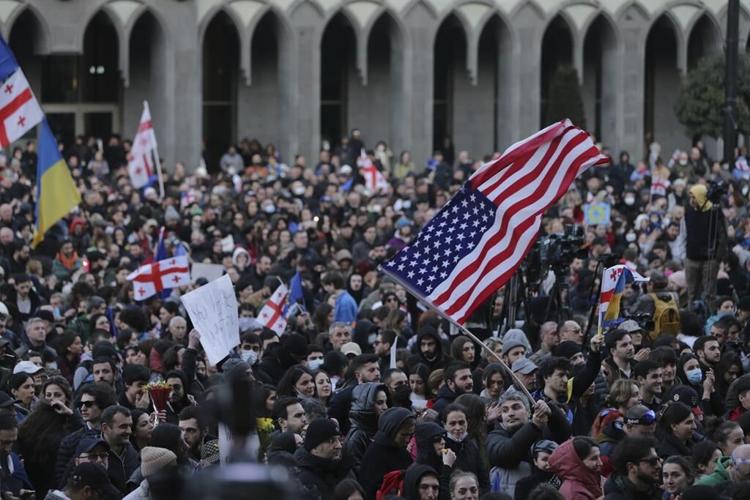 Georgian police disperse crowd protesting foreign agent law