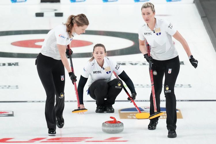 Einarson still perfect at Canadian Olympic curling trials, Homan in striking distance