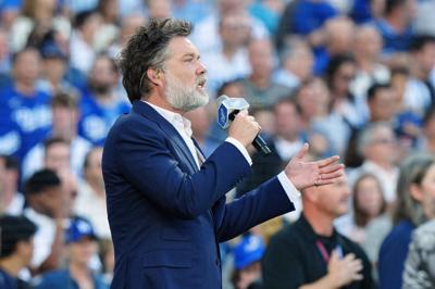 Rufus Wainwright puts twist on ϳԹ anthem ahead of Game 5 of World Series