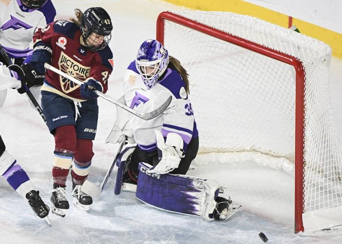 Desbiens comes up big as Victoire edge Frost 2-1 in a shootout