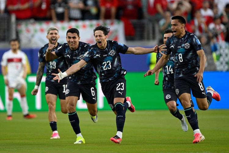 Paraguay beats Turkey 1-0 at the World Cup despite being down a man to clinch Group D for U.S.