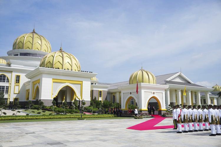 Xi promises greater access to Chinese market for Malaysia, Vietnam on Southeast Asia tour