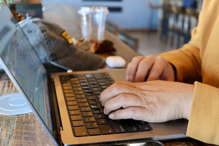 One Tech Tip: Logging on at a cafe? Privacy and security guidelines for remote workers