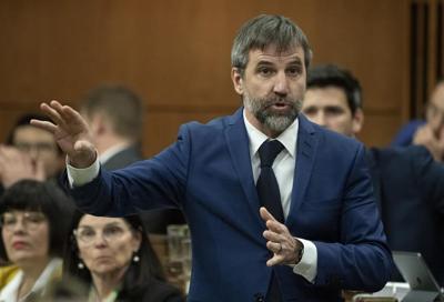 Les centrales au charbon en Saskatchewan seraient illégales en 2030, selon Guilbeault