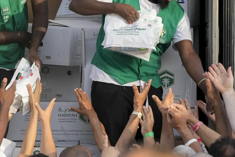 Muslims at Hajj pilgrimage brave intense heat to cast stones at pillars representing the devil