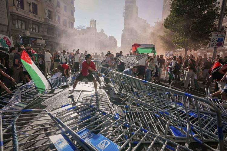 Vuelta organizers defend decision to keep Israeli team in race after protests in Madrid finale