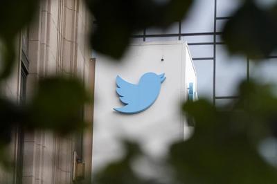 Elon Musk apologizes after mocking laid-off Twitter employee