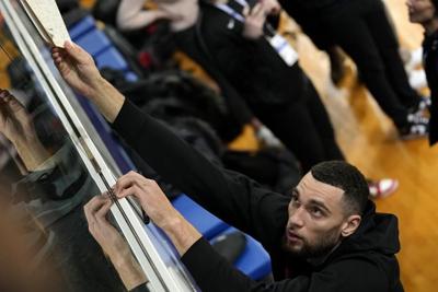 In Paris, Bulls and Pistons enjoy sights, culture and opera