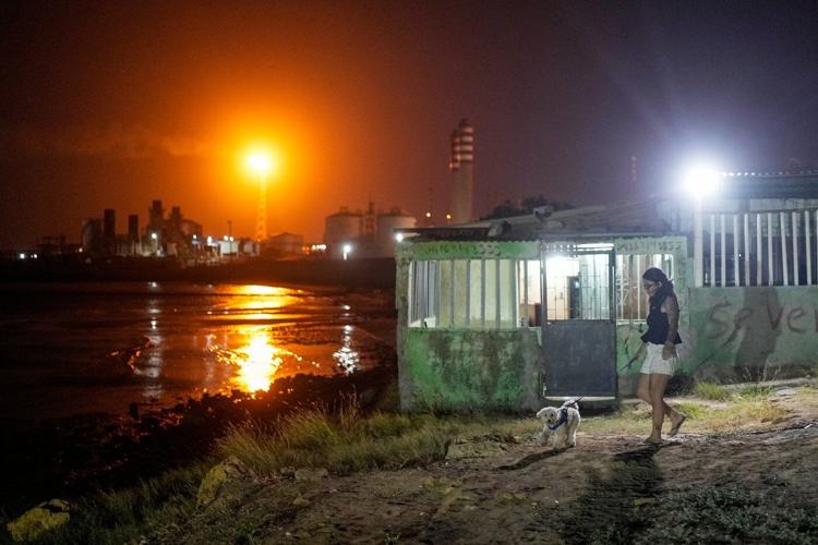 Photos show daily life along Venezuela’s oil coast after Maduro’s capture