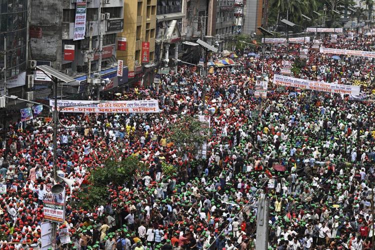 Supporters of Bangladesh's ex-Premier Khaleda Zia rally to call for a general election
