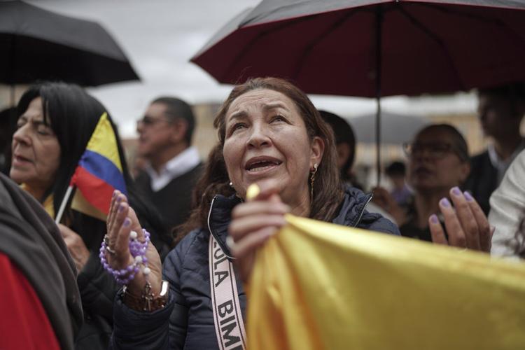Colombians bid farewell to presidential hopeful Uribe after shooting at political rally