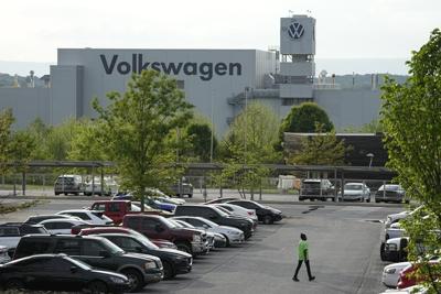 Tennessee Volkswagen employees overwhelmingly vote to join United Auto Workers union