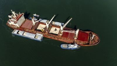 Operation to free ship run aground in St. Lawrence River near Montreal complete