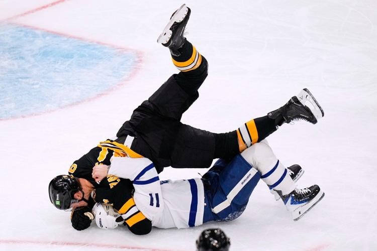 Pastrnak scores twice, hits 400-goal milestone as Bruins beat Maple Leafs 5-3