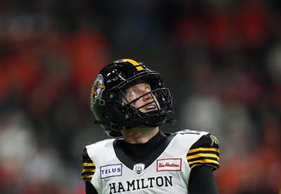 Veteran Ticats quarterback Mitchell poised to claim first CFL passing title
