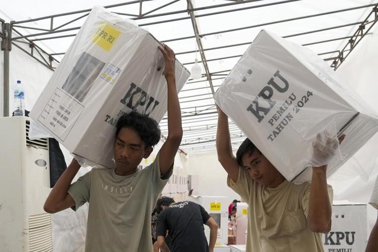 An Indonesian vice presidential candidate quits as a Cabinet minister before this month's election