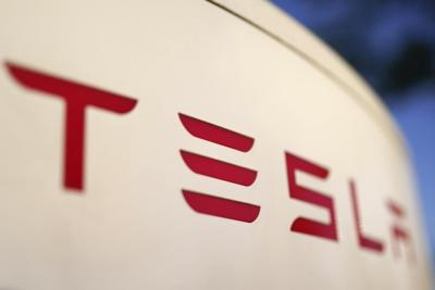 Tesla settles lawsuit over man's death in a crash involving its semi-autonomous driving software