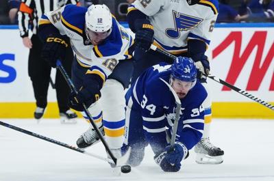 Leafs' power play clicks minus injured Matthews in 4-0 victory over Bruins